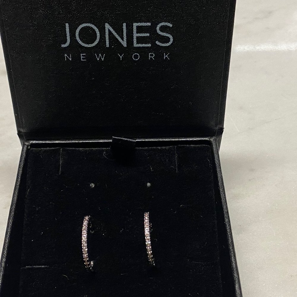 Jones New York earrings NWT in gift box